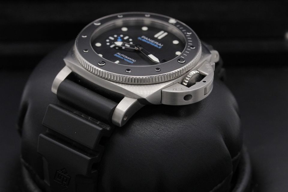Panerai Submersible PAM00683 Image 2